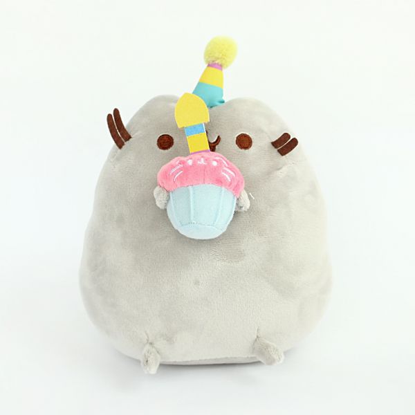 Pelúcia Pusheen com bolo de aniversário